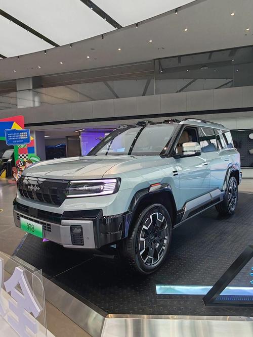 重庆江北区华汇博企业管理咨询比亚迪方程豹硬派越野的爆款，英菲尼迪35周年与你共成长